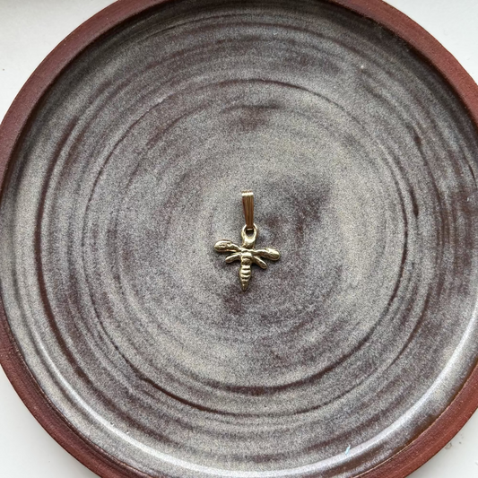 Fig Wasp Charm (9ct gold)