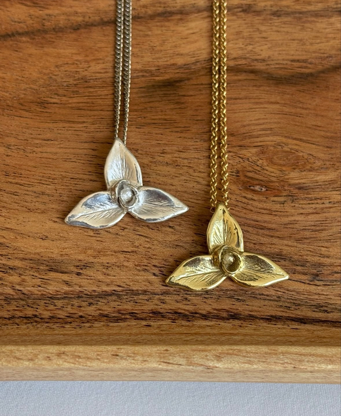 Monja Blanca Orchid Charm