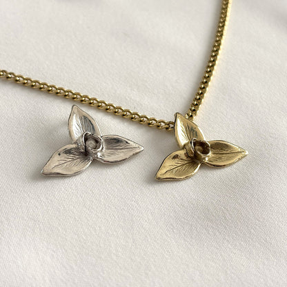 Monja Blanca Orchid Charm