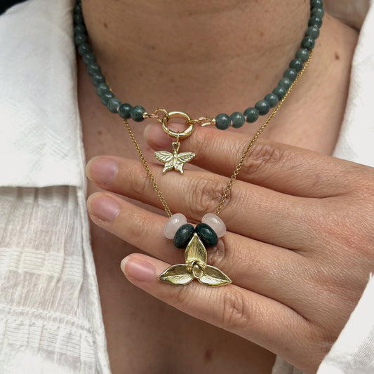Monja Blanca Orchid Charm