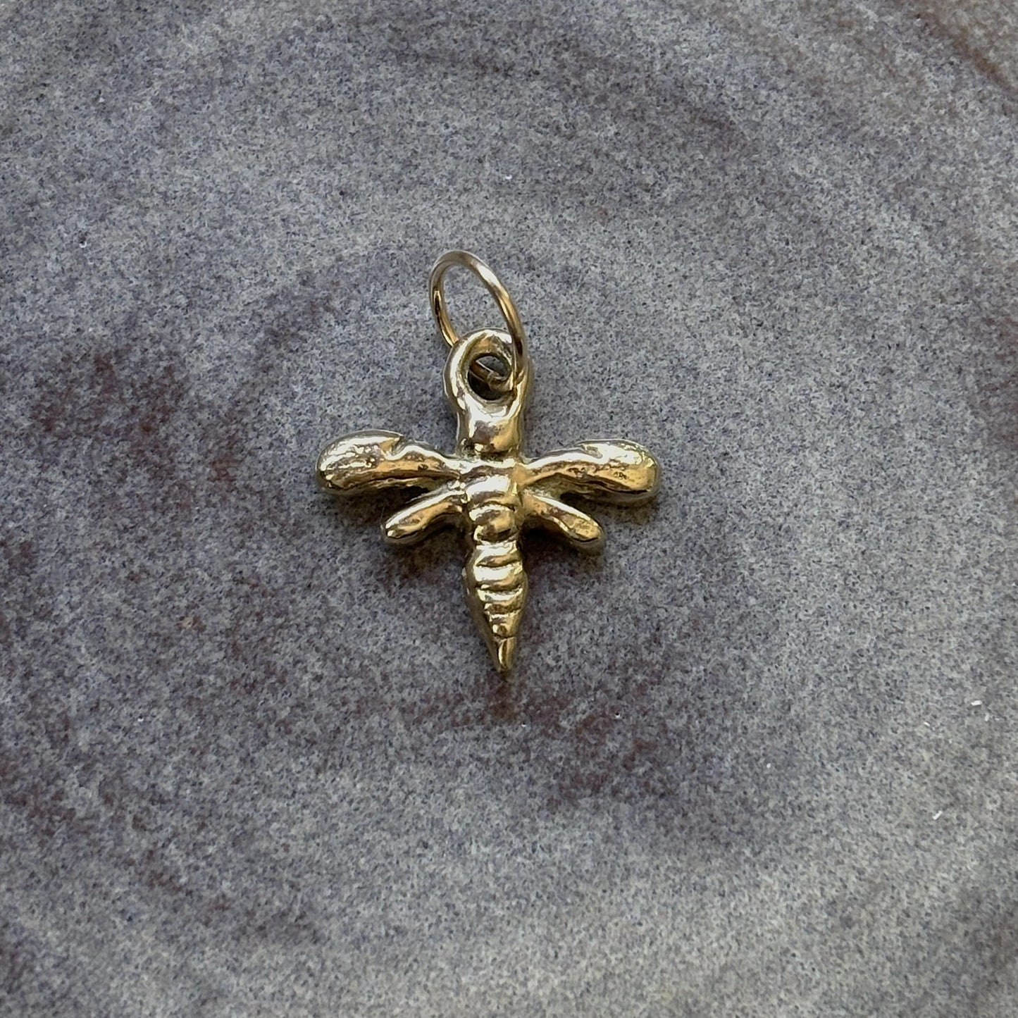 Fig Wasp Charm (9ct gold)